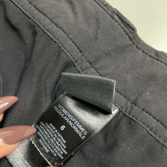 Black Northface mini skirt, size 6, great condition never worn - Picture 2 of 5